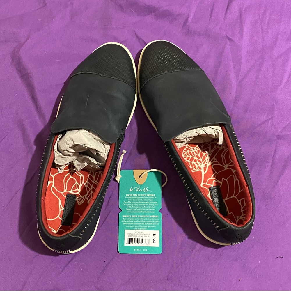 NWT Olukai Navy White Leather Flats Loafer Size 8